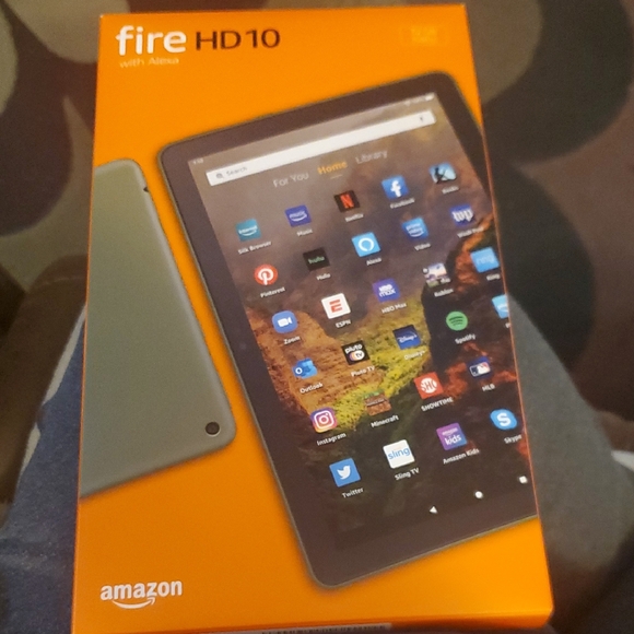 Amazon Fire HD 10 Tablet - Olive Green.  32GB - 1080p - Picture 1 of 5